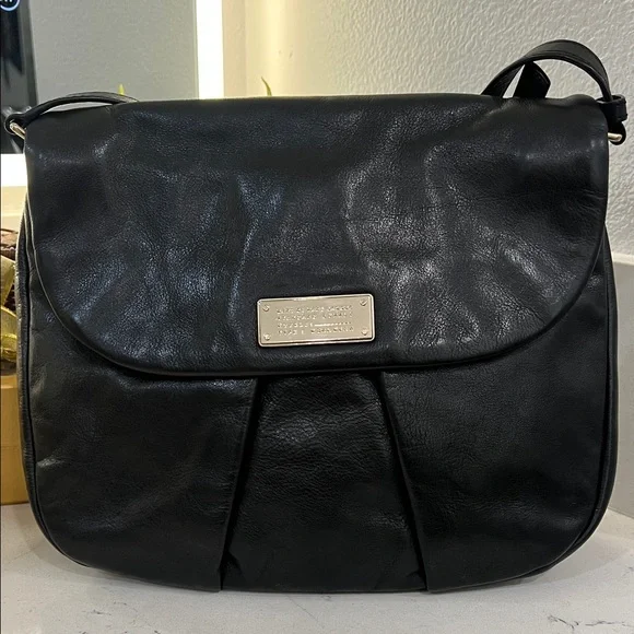 Marc By Marc Jacobs Black Leather Shoulder Bag. EUC - Picture 5 of 12